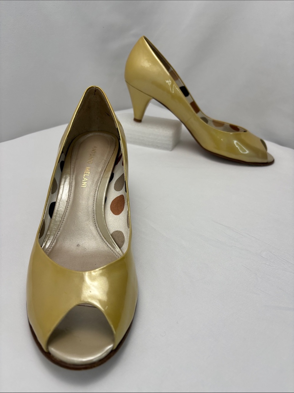 ANTONIO‎ MELANI Womens 8.5 Yellow Gold Patent Peep-Toe 3 inch Heel/ Pumps #490